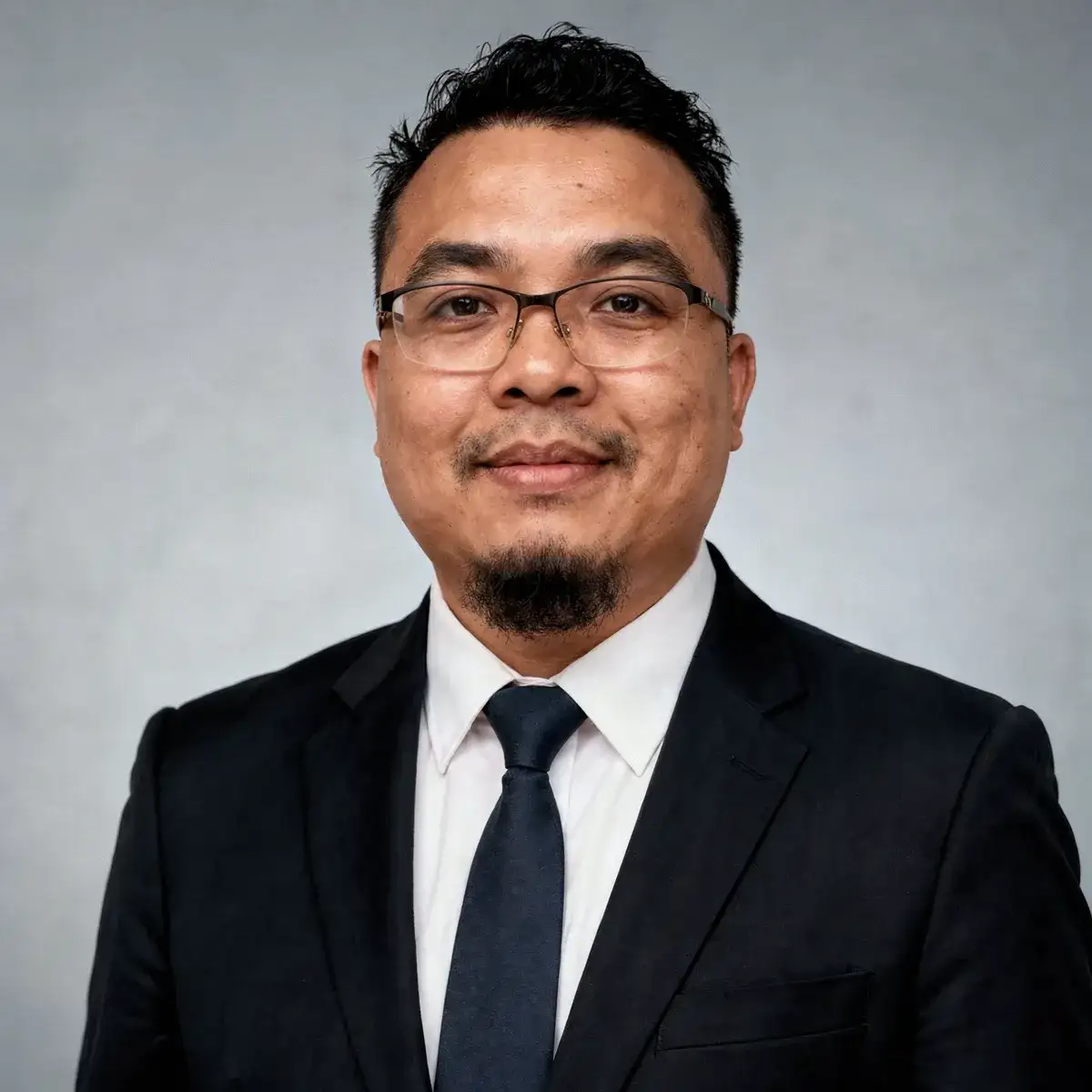 Saif Muhtar, head and shoulders