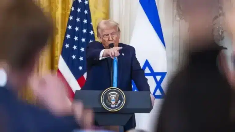 TRUMP: PRESIDEN YANG DICAP SEBAGAI FIRAUN ZAMAN KINI - ANALISIS MENDALAM KEPIMPINAN KONTROVERSI YANG MENGUBAH DUNIA 1 trump adalah firaun pada zaman ini
